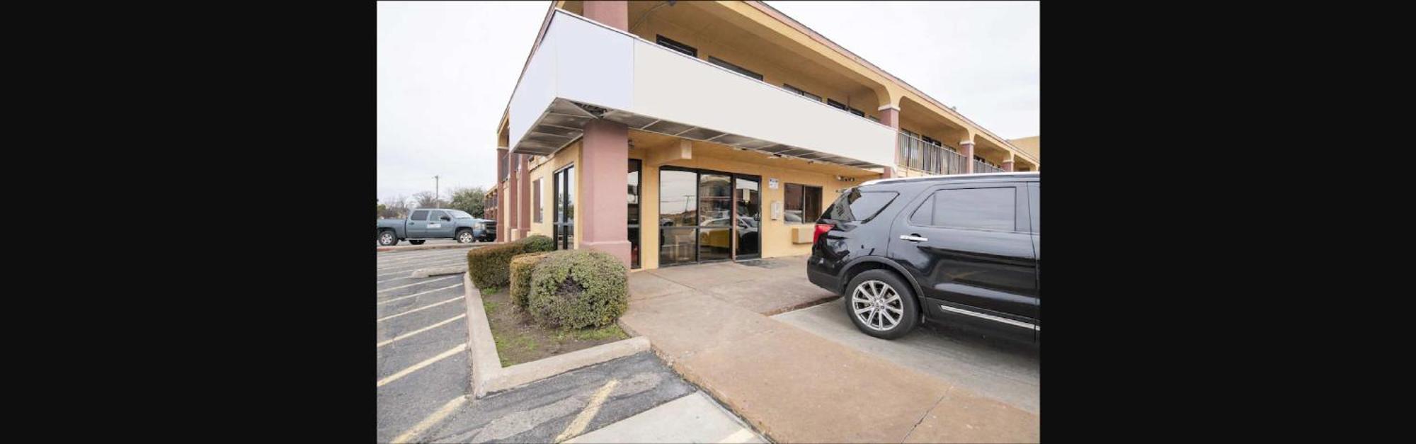 Southern Comfort Hotel Tulsa Exterior photo